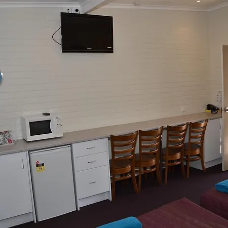 Warwick Motor Inn-2