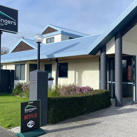 Bassingers Motor Lodge-3