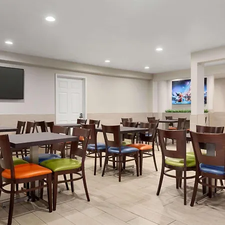 Days Inn & Suites By Wyndham Anaheim At Disneyland Park-3