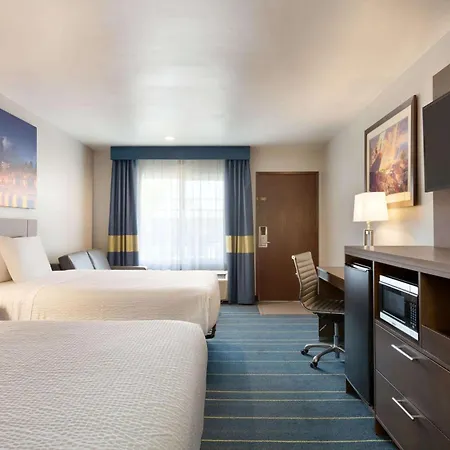 Days Inn & Suites By Wyndham Anaheim At Disneyland Park-2