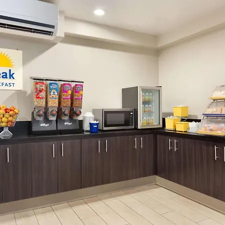 Days Inn & Suites By Wyndham Anaheim At Disneyland Park-2