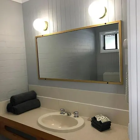 Country Roads Motor Inn-2