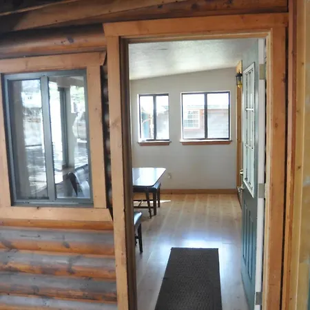 Nine Pines Motel-2