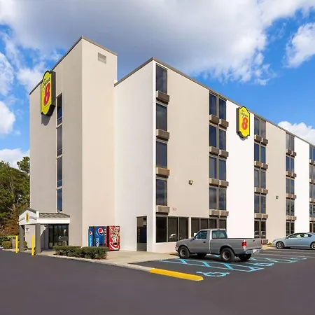 Super 8 By Wyndham Myrtle Beach/Market Common Area-3