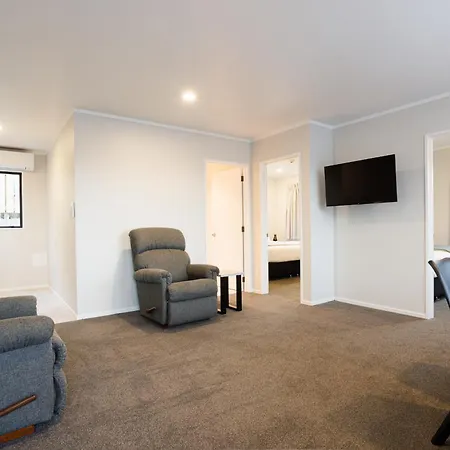 Bk'S Pohutukawa Lodge-2