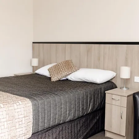 Starline Motor Inn-3