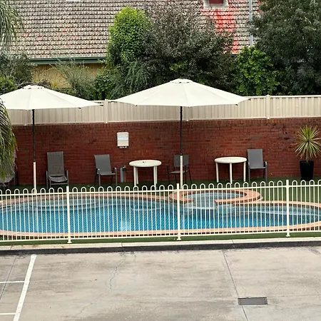 Courtyard Motor Inn-2