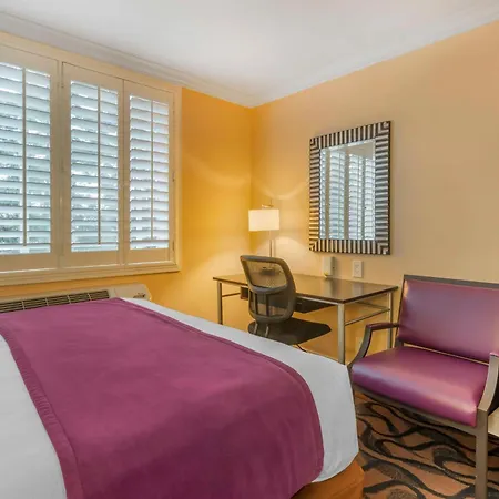Best Western Plus Airport Plaza-3