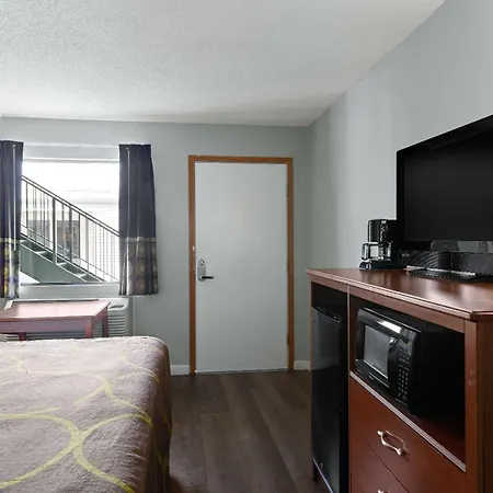 Super 8 By Wyndham Branson - Shepherd Of The Hills Exwy-2