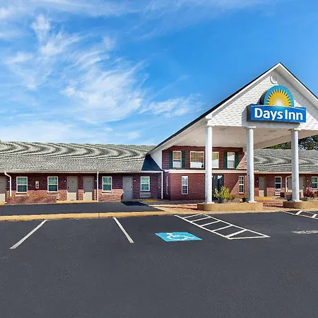 Days Inn By Wyndham Savannah-2