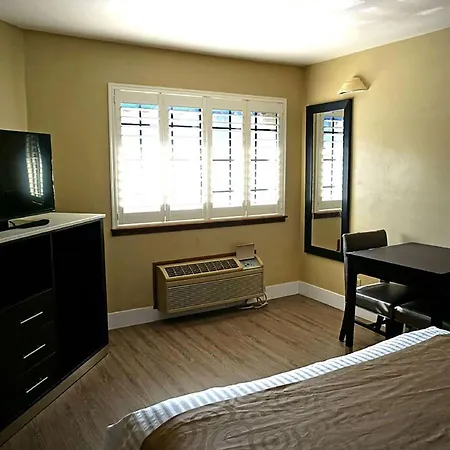 Travelodge By Wyndham Concord-3