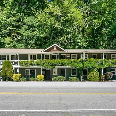 Hickory Falls Inn-3