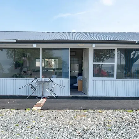 Jack & Di'S Waiteti Lakefront Motel-2