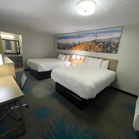 Days Inn By Wyndham Savannah-3