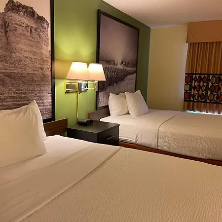 Super 8 By Wyndham Colby-3