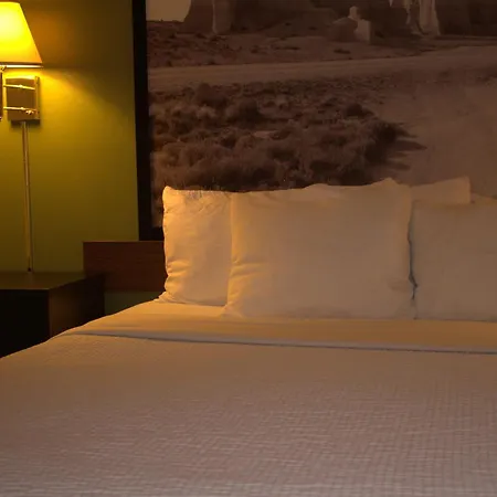 Super 8 By Wyndham Colby-2