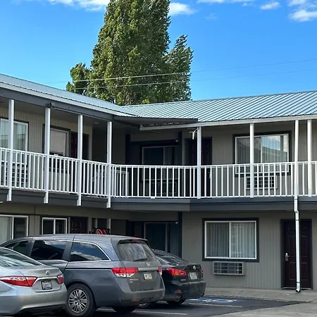 The Royal Victorian Motel-2
