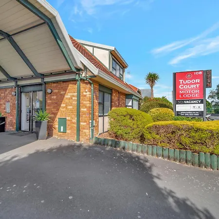 Tudor Court Motor Lodge-2