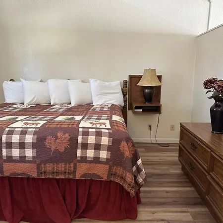 Sunset Inn And Suites-3