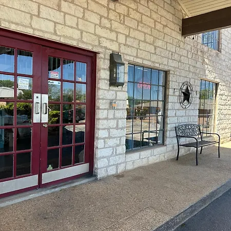 Windcrest Inn And Suites-2