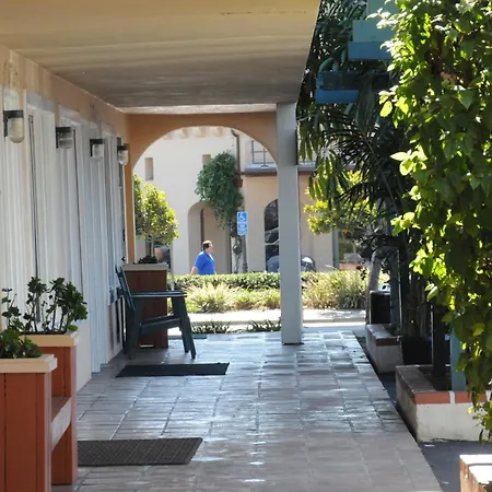 Oasis Inn And Suites-3