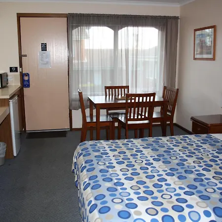 Raglan Motor Inn-3