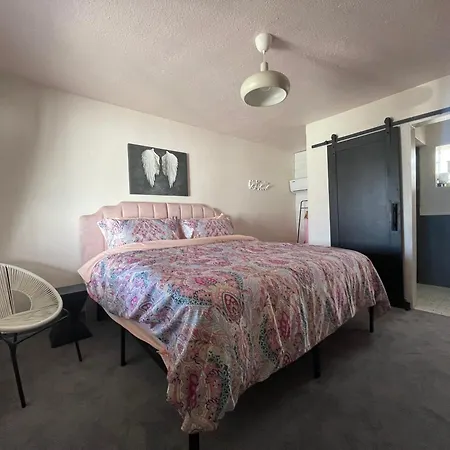 Rainbow Motel-2