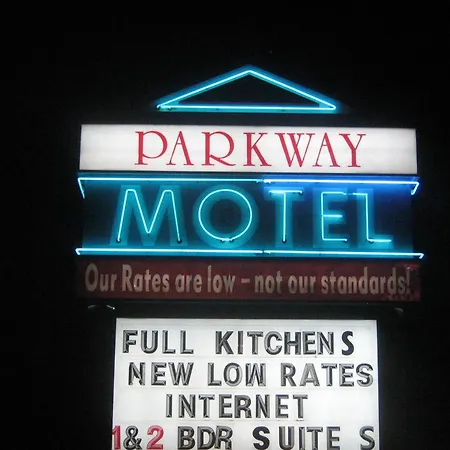 Parkway Motel & European Lodges-2
