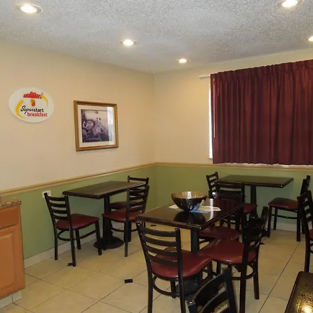 Super 8 By Wyndham Harrisonburg-3