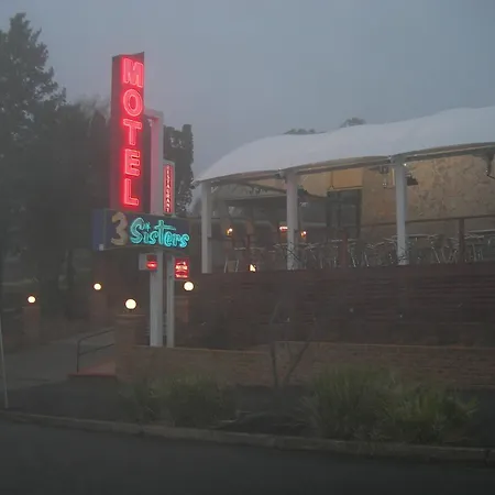 3 Sisters Motel-2