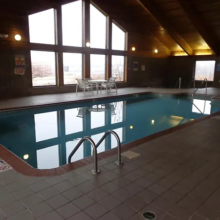 Baymont By Wyndham Coralville-3