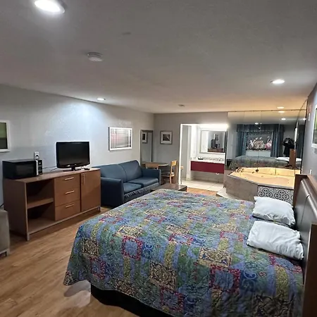 Mustang Inn And Suites-3