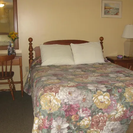 Picket Fence Motel-2