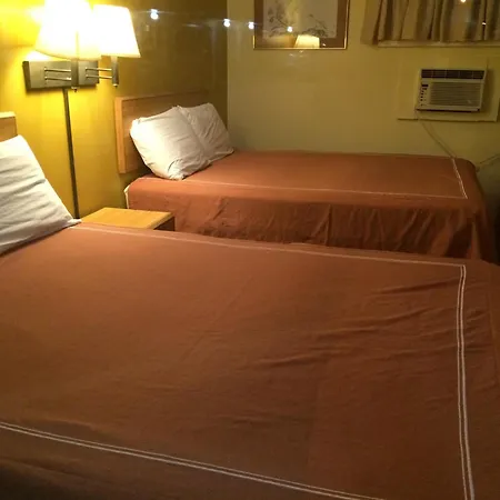 Caravan Motel-2