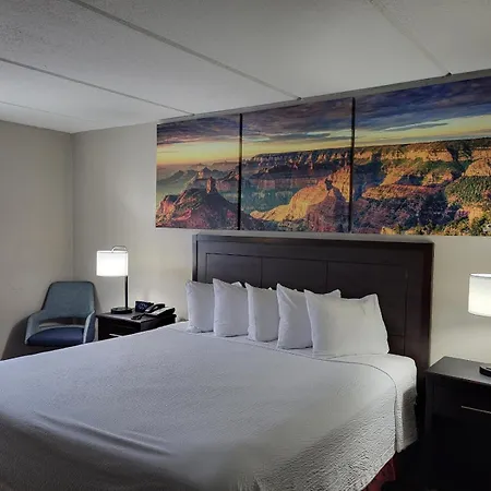 Days Inn & Suites By Wyndham Laredo-2