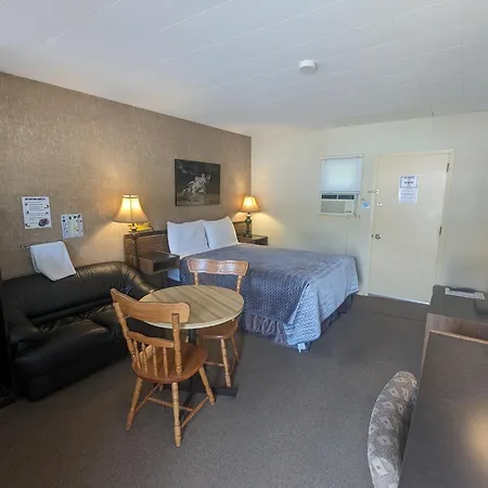 Pinewood Inn-3