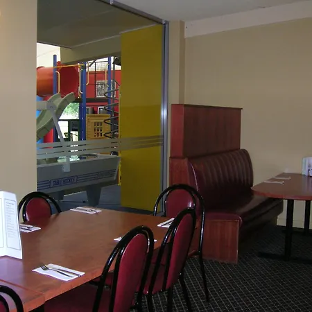 Overlander Hotel Motel-3