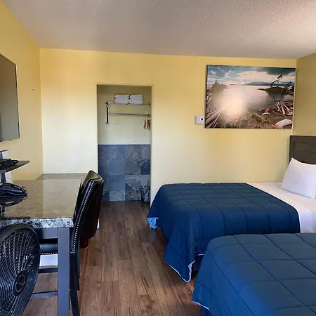 Port-O-Call Inn-3