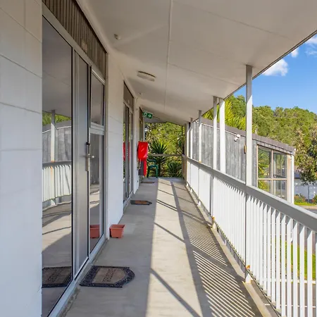 Ellerslie Palms Motel-2