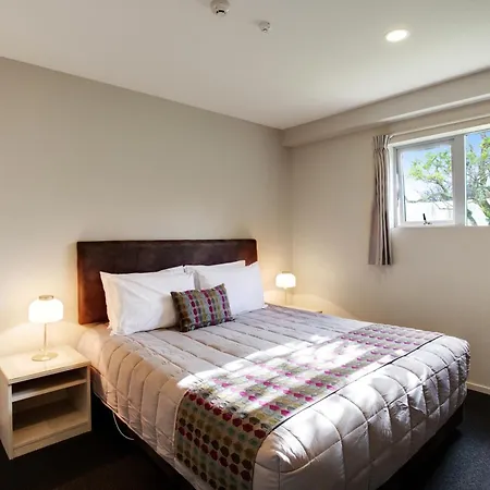 Ellerslie Palms Motel-3