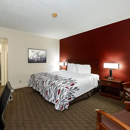 Red Roof Inn & Suites Hazleton-3