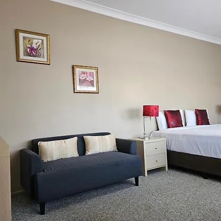 Country Lodge Motor Inn-2