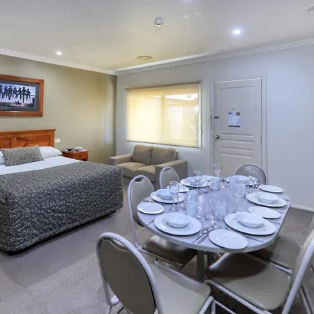 The Saltbush Motor Inn-3