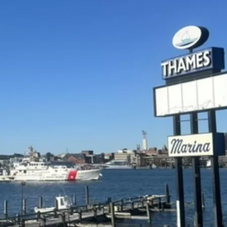 Thames Inn And Marina-3
