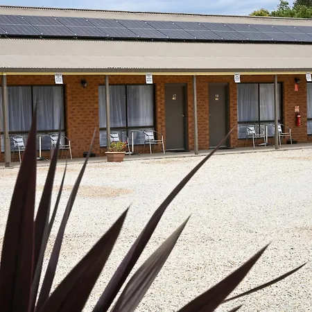 Holbrook Town Centre Motor Inn-2