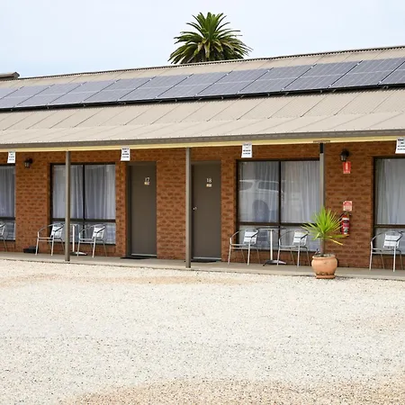 Holbrook Town Centre Motor Inn-3
