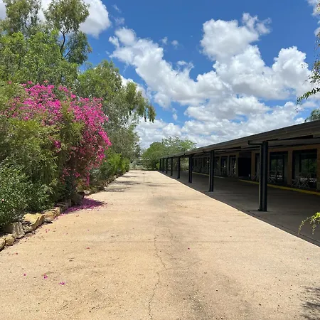 Albert Park Motor Inn - Pool And Shaded Parking-2