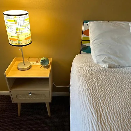 Atomic Motel-2