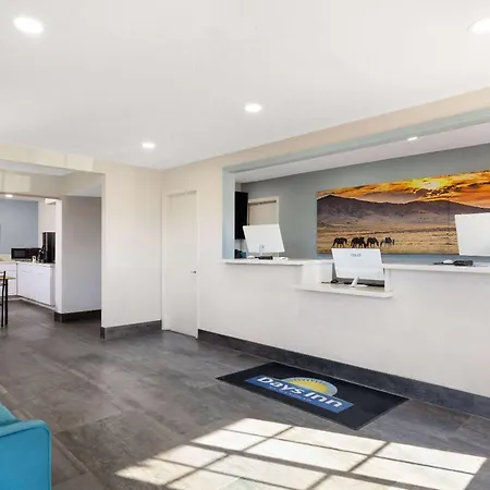Days-Inn By Wyndham Bakersfield-2