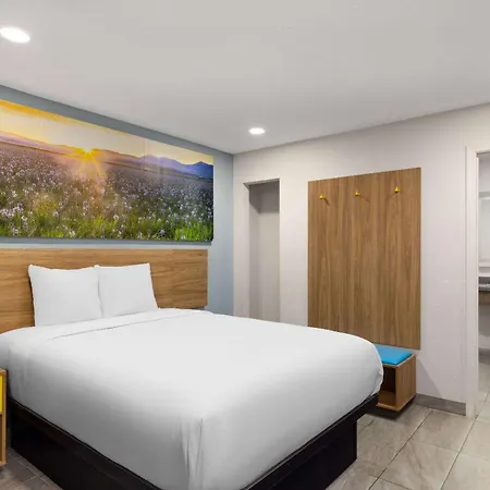 Days-Inn By Wyndham Bakersfield-3